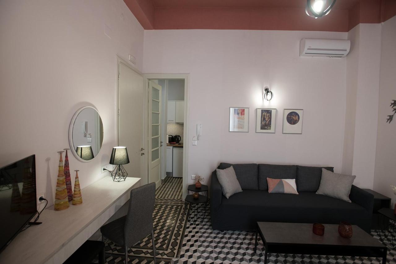 Elegant Apartment In The Heart Of Heraklion Exterior photo